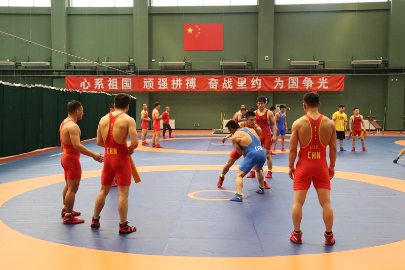刘鹏局长到秦皇岛训练基地看望备战里约奥运的国家竞走队和国家摔跤队