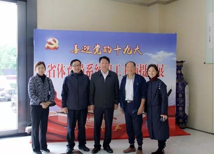 省体育局直属机关党委专职副书记张力兴,局离退休工作处调研