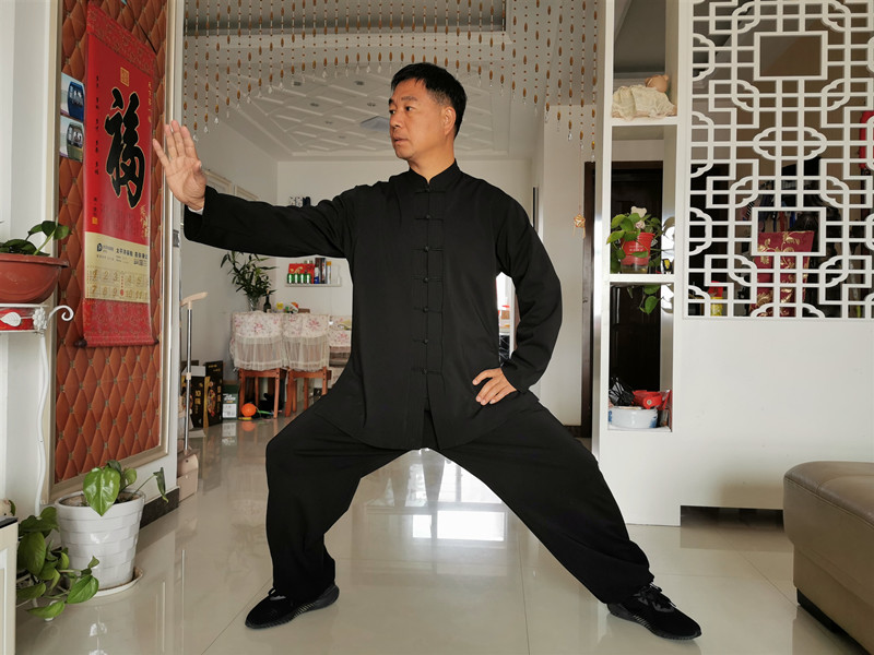 河南焦作老体协倡导老年人居家健身 疫情阻不断老年健身热