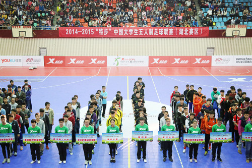 中国的足球人口_...扩大足球人口奠定中国足球长远发展的人才基础.校园足球不(2)