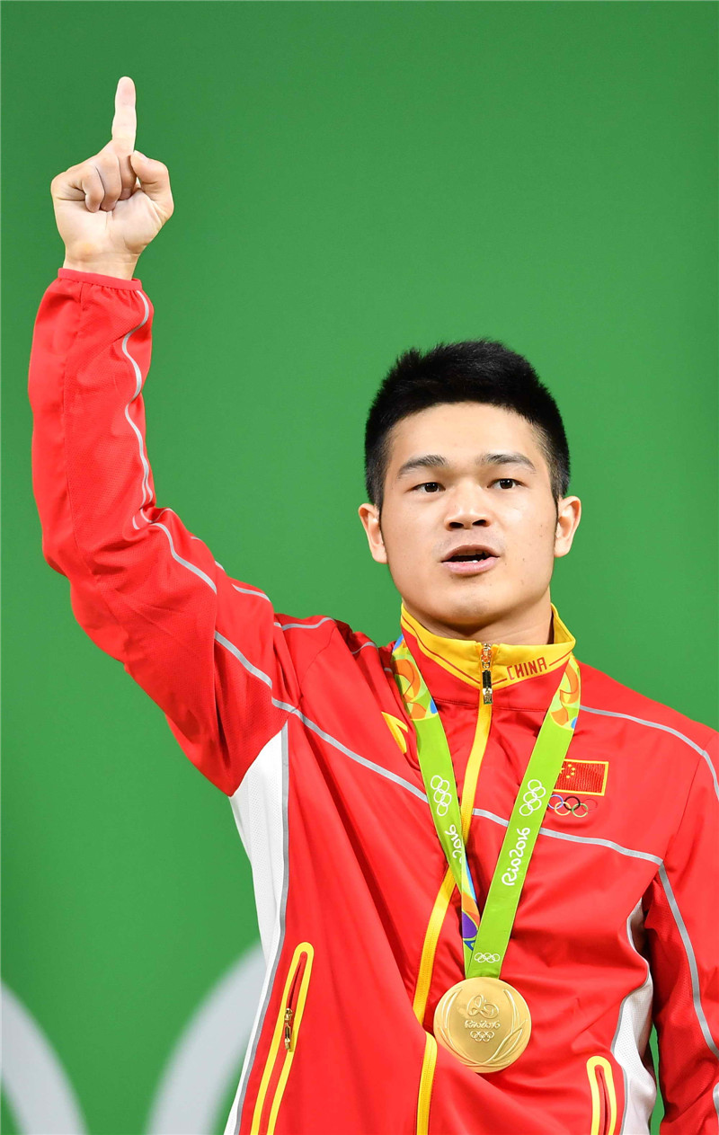 石智勇夺得奥运会男子举重69公斤级冠军