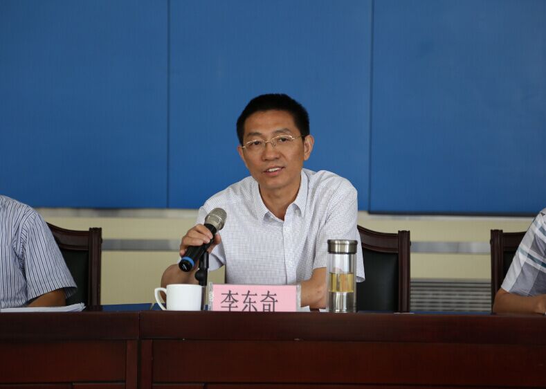 省体育局副局长李东奇出席会议并讲话,省体育局办公室主任申振刚,副