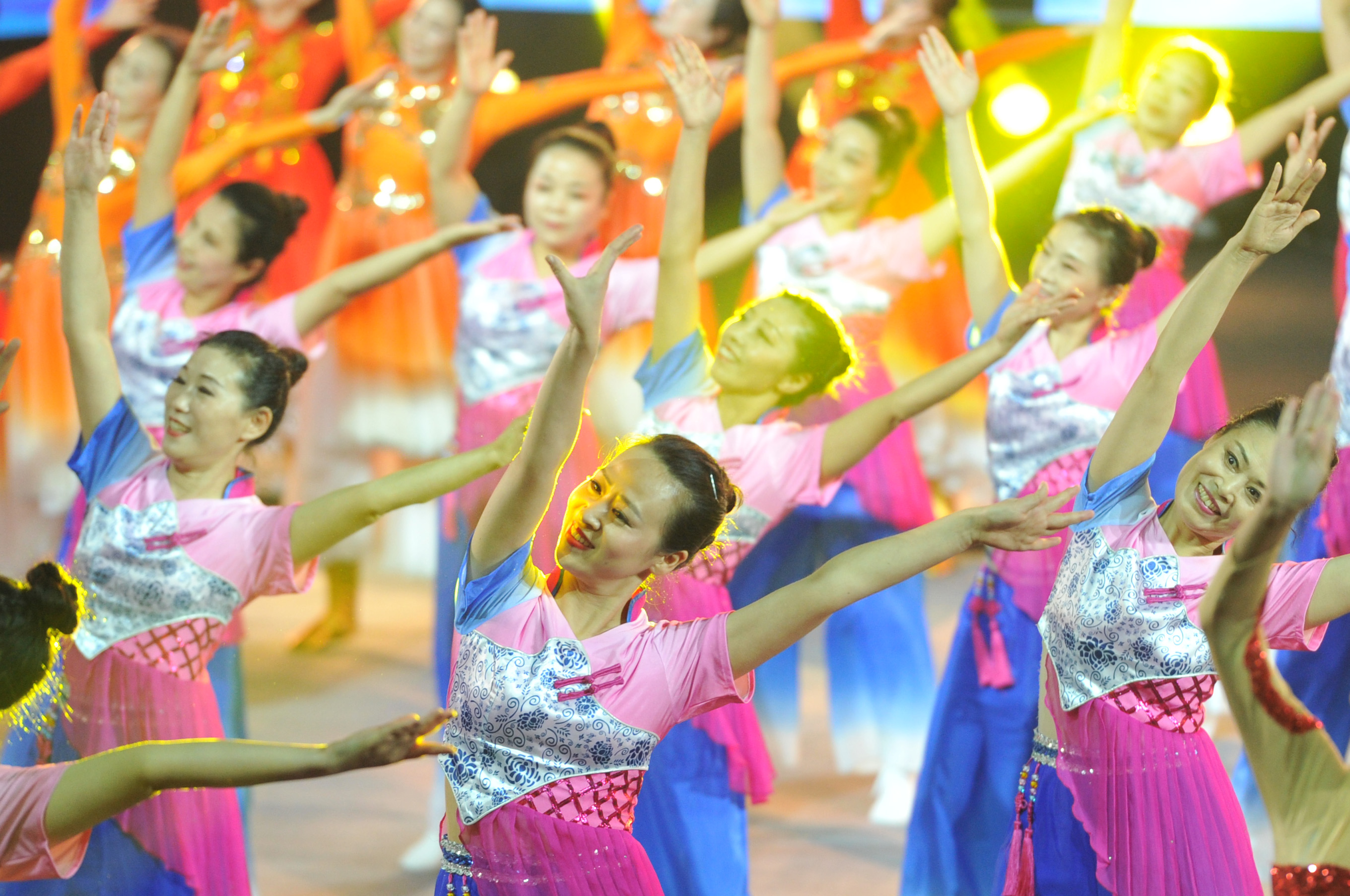 从大妈到大使江苏广场舞走进新时代