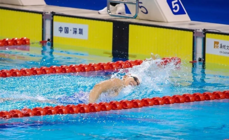 江西运动员程玉洁在2024年全国游泳冠军赛女子4 x200米自由泳接力赛中