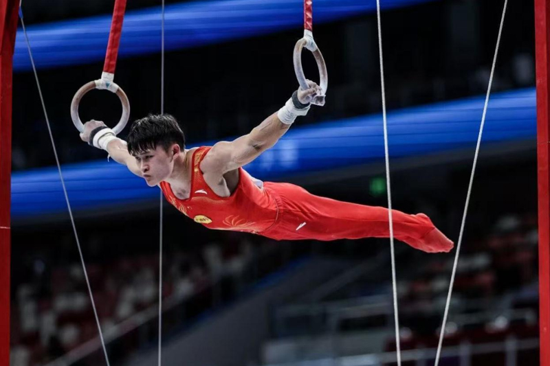 广西李宁体操队兰星宇参加男子吊环比赛
