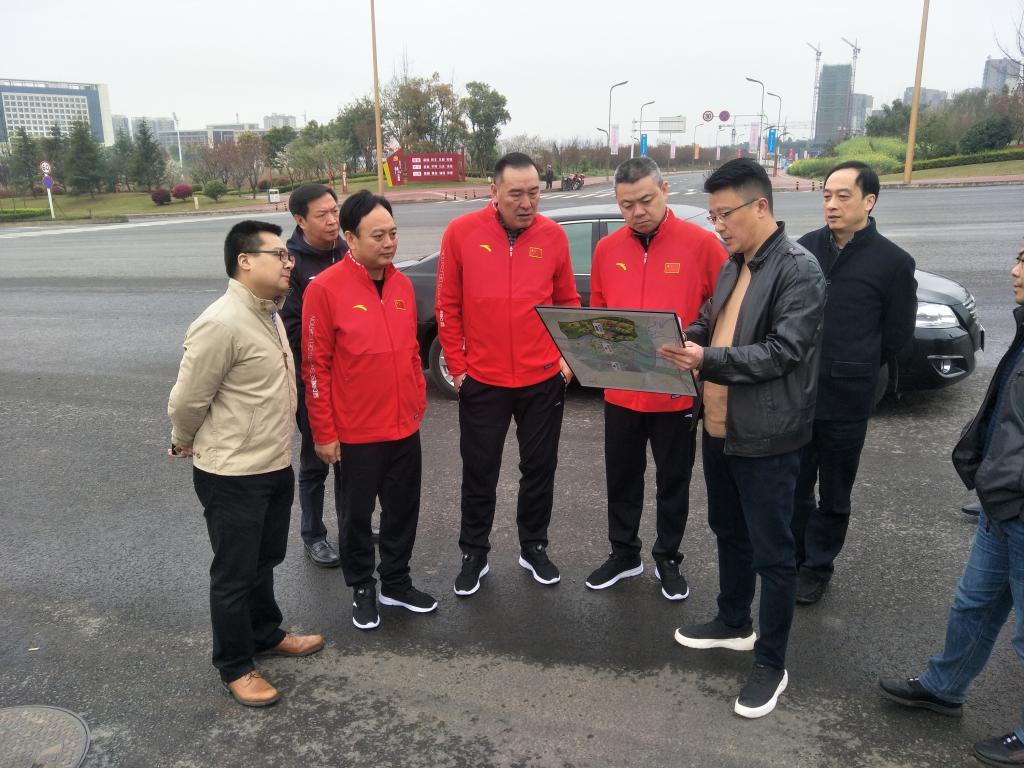 四川省体育局副局长陈兴东莅眉调研体育工作