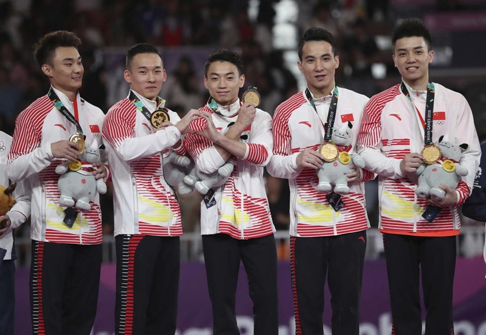 中国队获得金牌:左起孙炜,肖若腾,邹敬园,邓书弟,林超攀