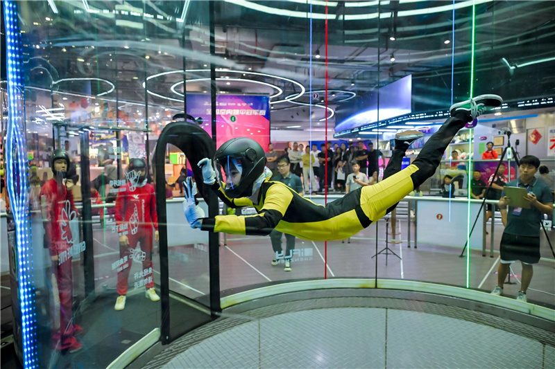 跳伞赛事进商圈 "空中盛宴"获赞誉_国家体育总局