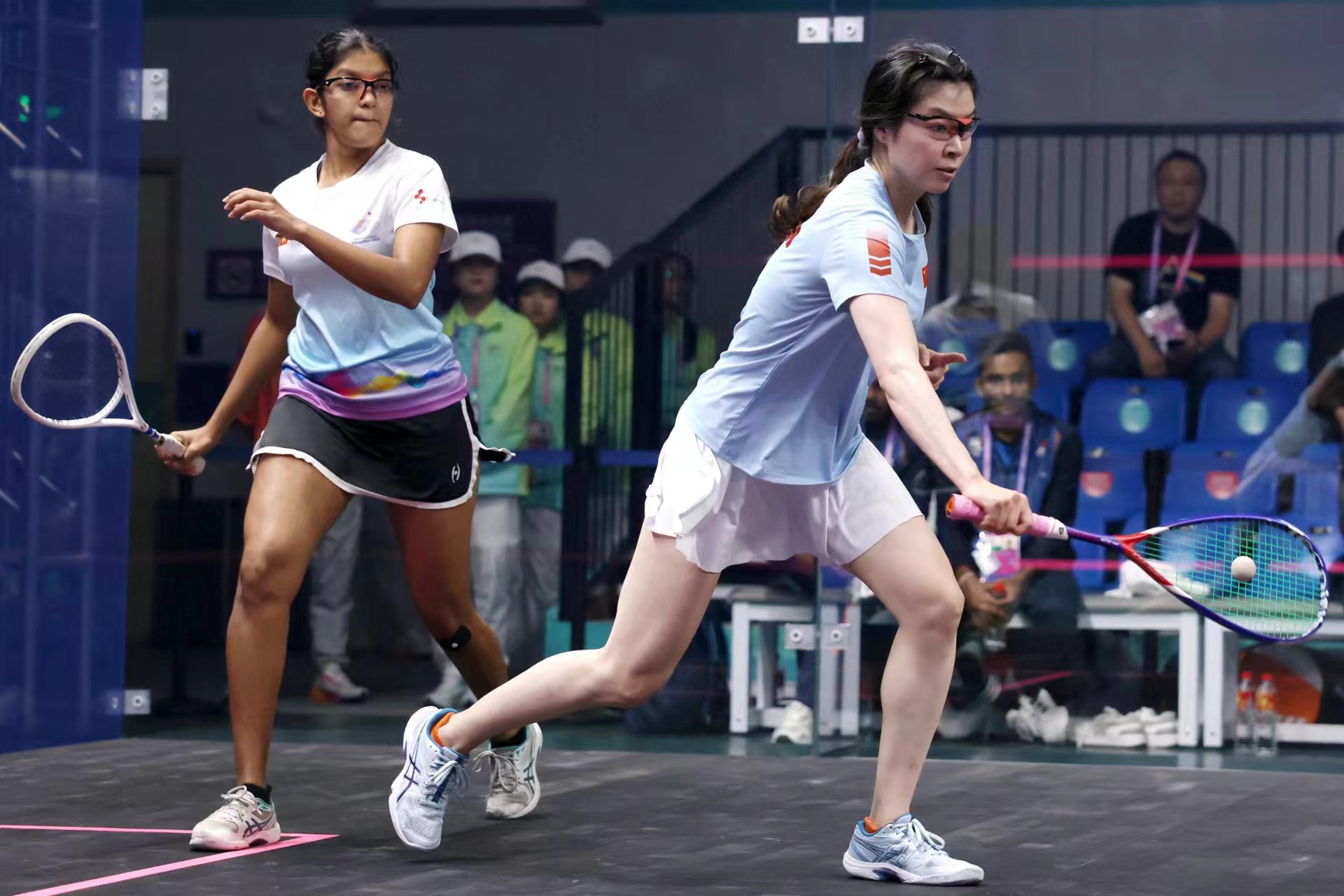 面对高水平职业壁球选手中国组合亚运赛场打出精气神