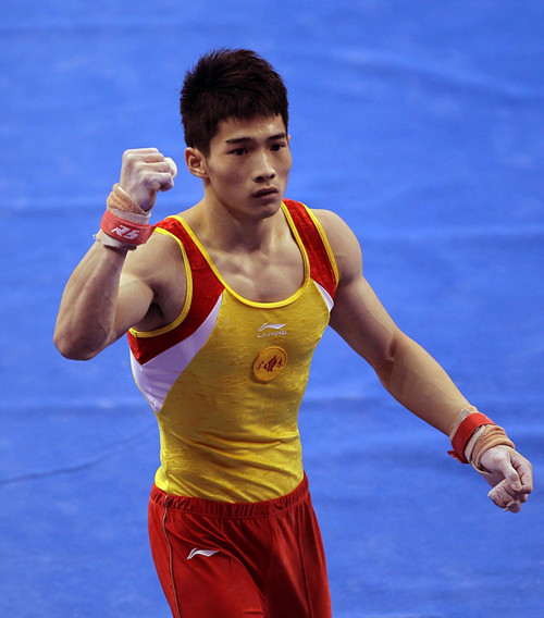 消息周施雄勇夺男子体操全能赛桂冠