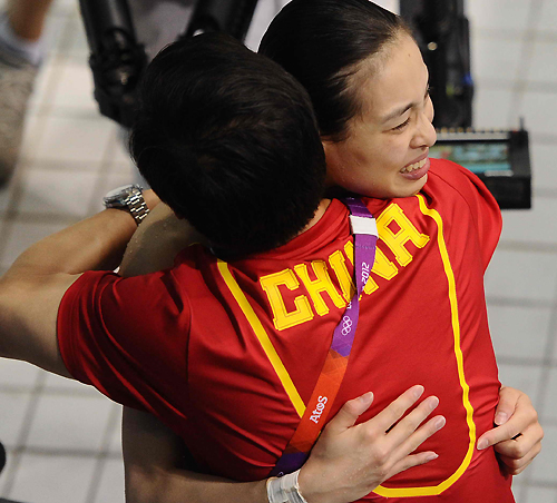 跳水女子3米板 吴敏霞何姿揽冠亚(图)