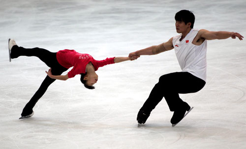 张昊拉手新女伴双人滑新组合亮相(组图)