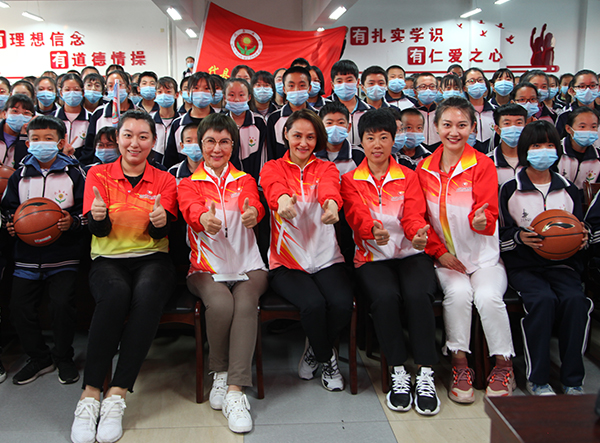 代县五中学生合影.jpg